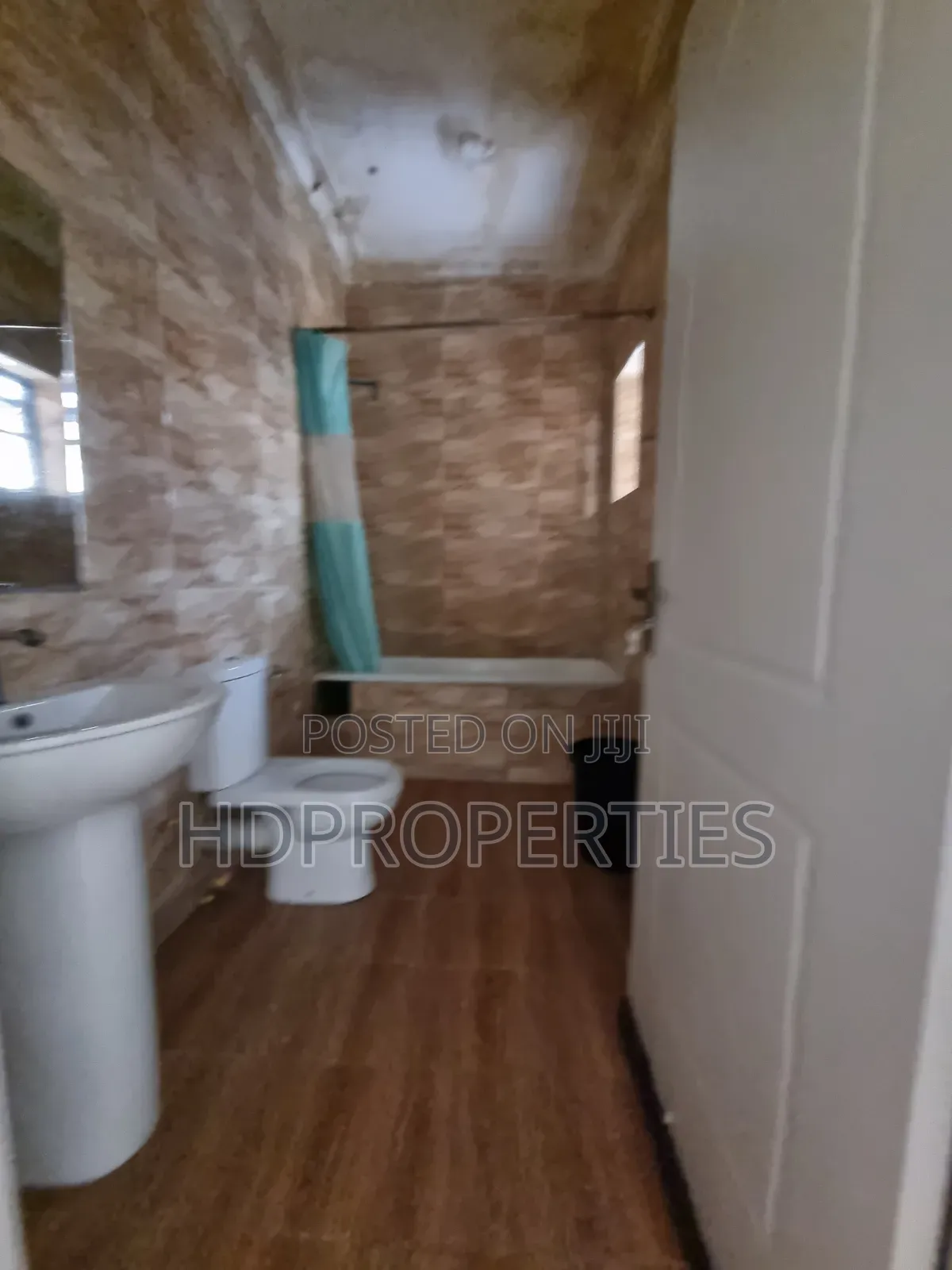 1bdrm Shared Apartment in Abiola Court 10, Lagos Island / Lagos Island in Lagos Island / Lagos Island