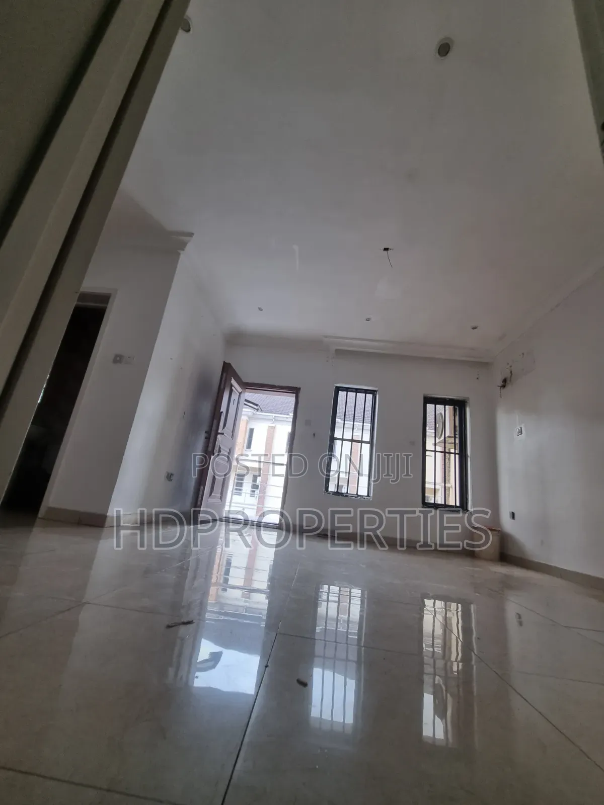 1bdrm Shared Apartment in Abiola Court 10, Lagos Island / Lagos Island in Lagos Island / Lagos Island