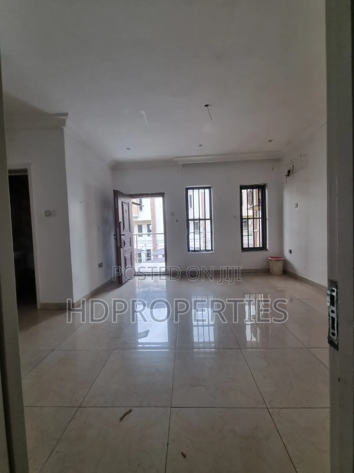 1bdrm Shared Apartment in Abiola Court 10, Lagos Island / Lagos Island in Lagos Island / Lagos Island
