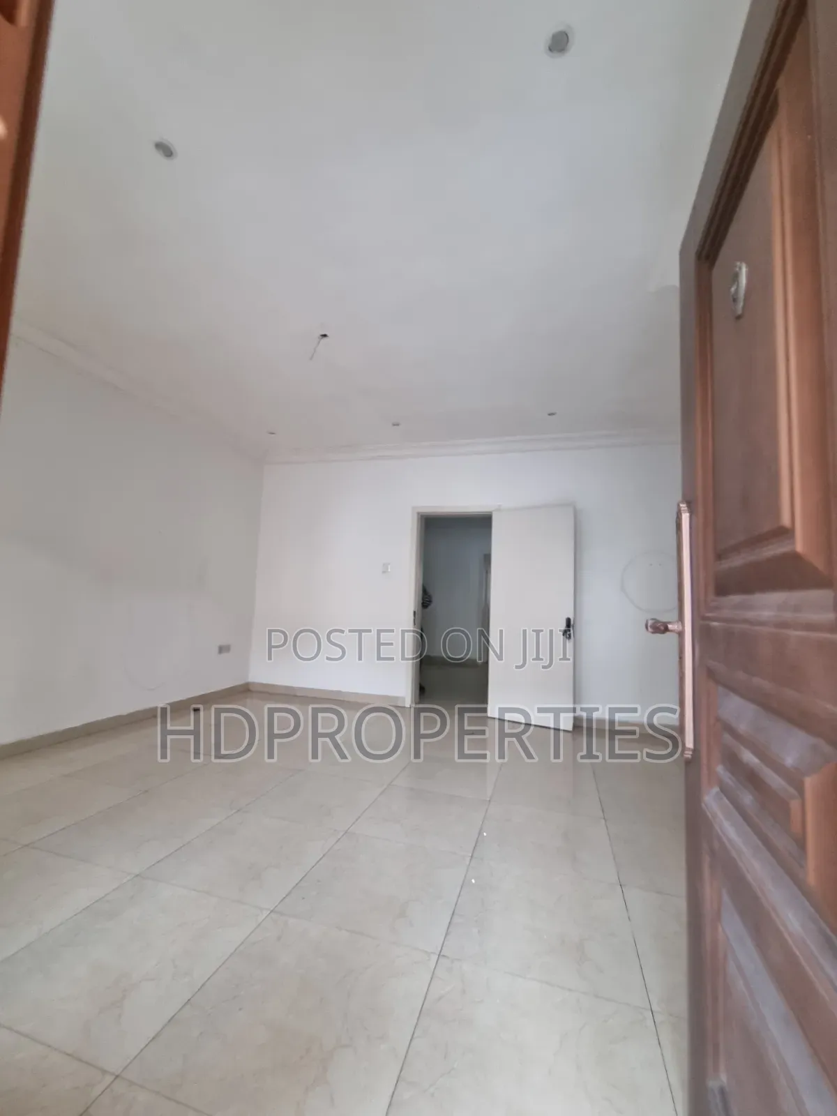 1bdrm Shared Apartment in Abiola Court 10, Lagos Island / Lagos Island in Lagos Island / Lagos Island