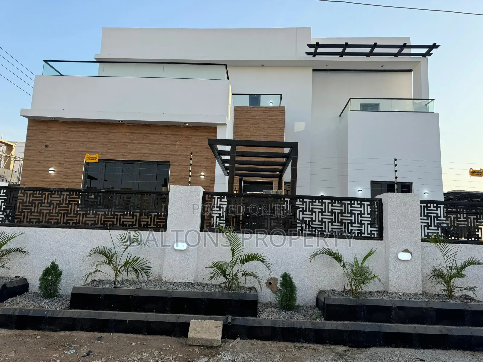 5bdrm Duplex in Crest Estate, Sabon Lugbe for sale in Sabon Lugbe