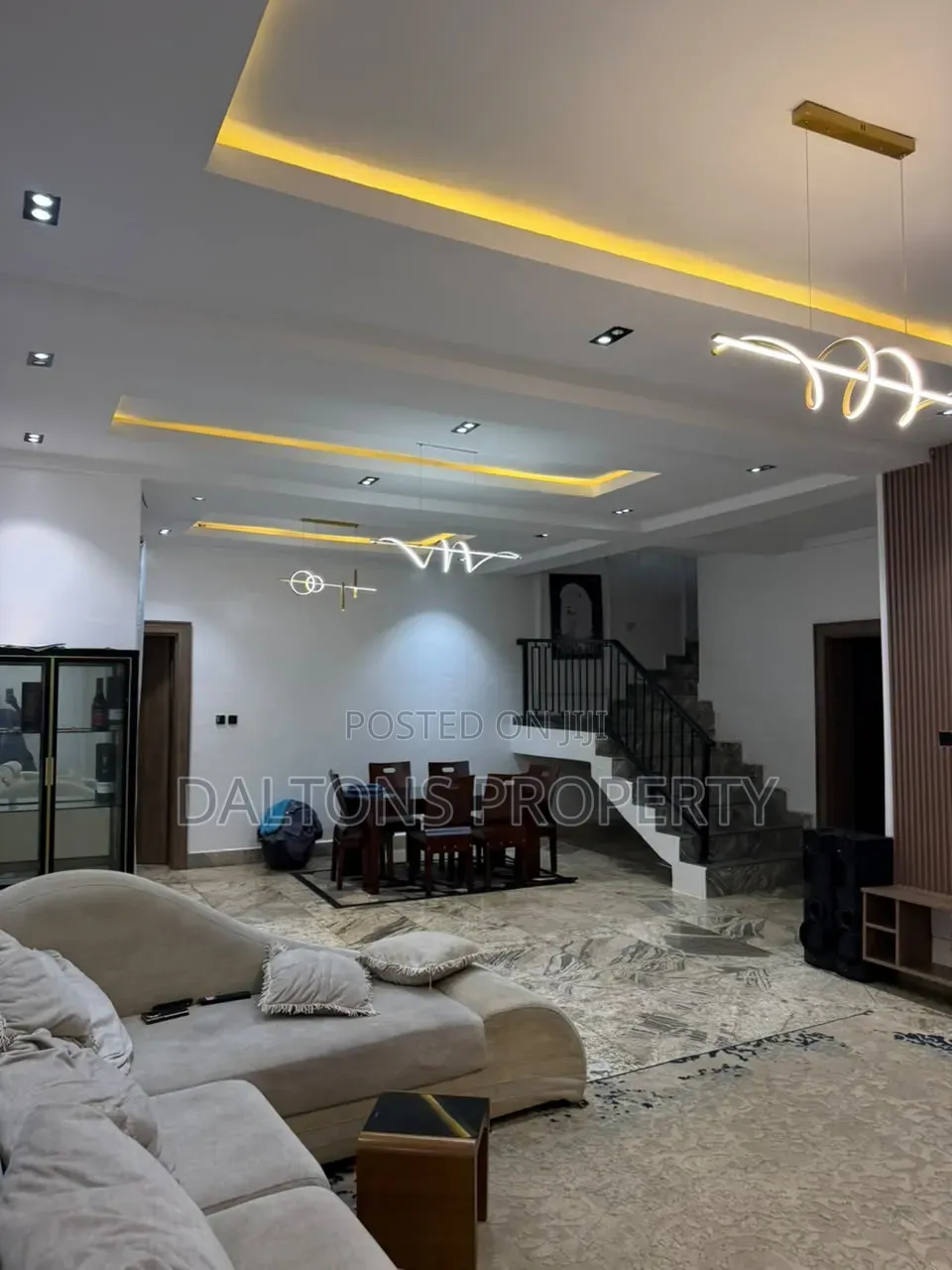5bdrm Duplex in Crest Estate, Sabon Lugbe for sale in Sabon Lugbe
