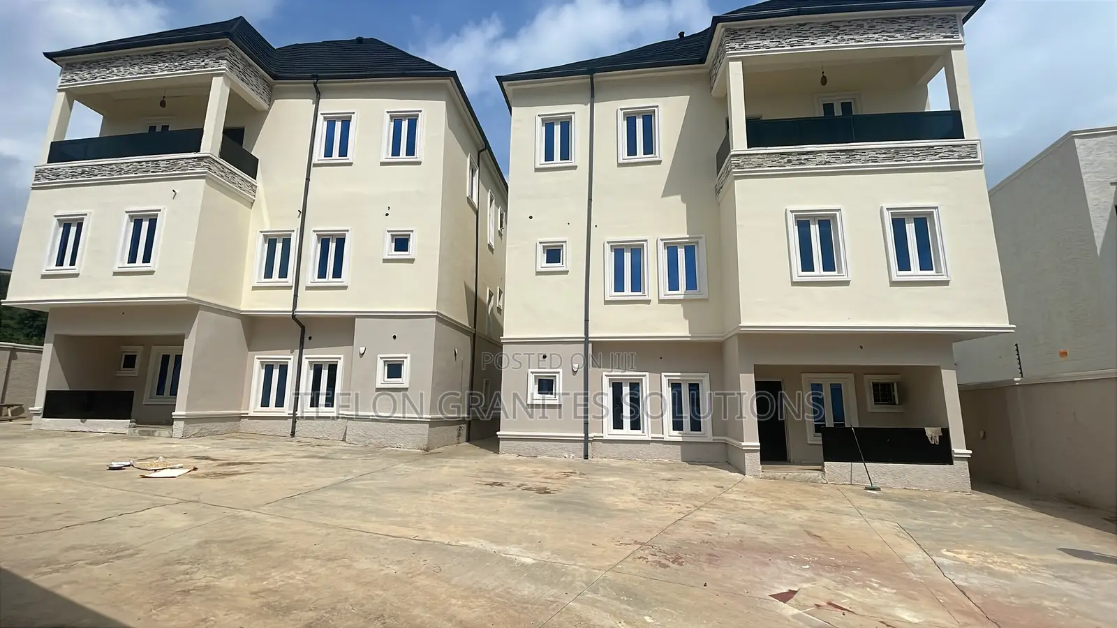 5bdrm Duplex in Apo Estate for sale in Apo Resettlement