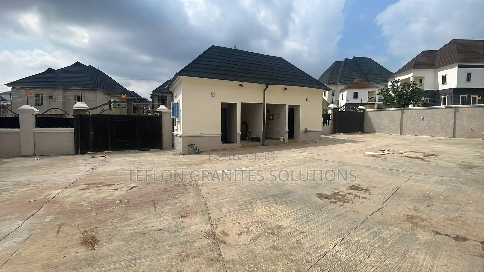 5bdrm Duplex in Apo Estate for sale in Apo Resettlement