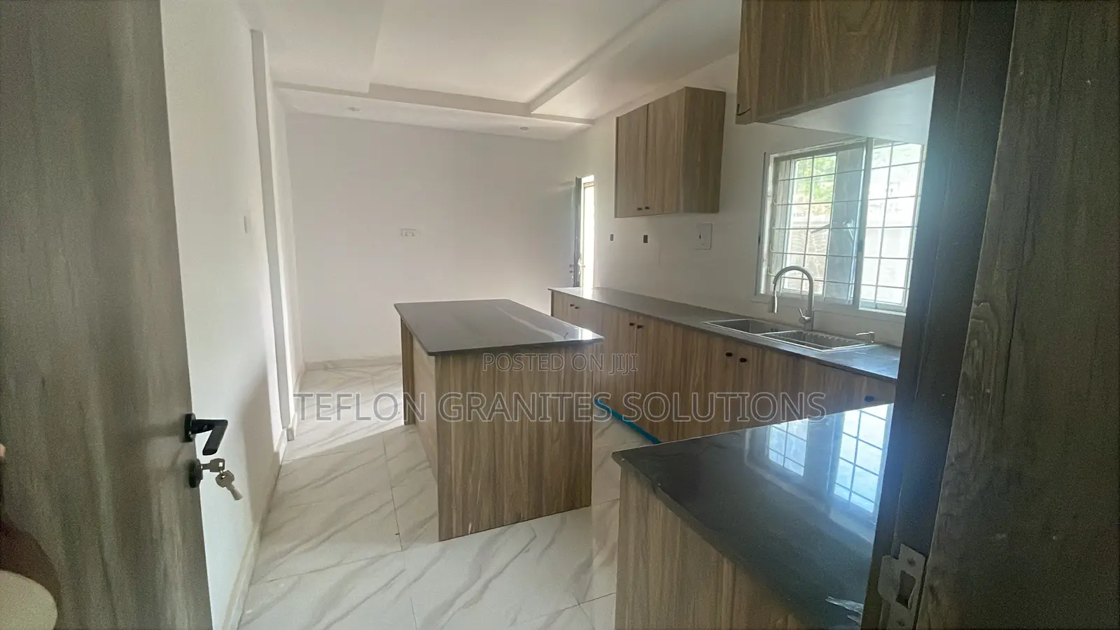 5bdrm Duplex in Apo Estate for sale in Apo Resettlement
