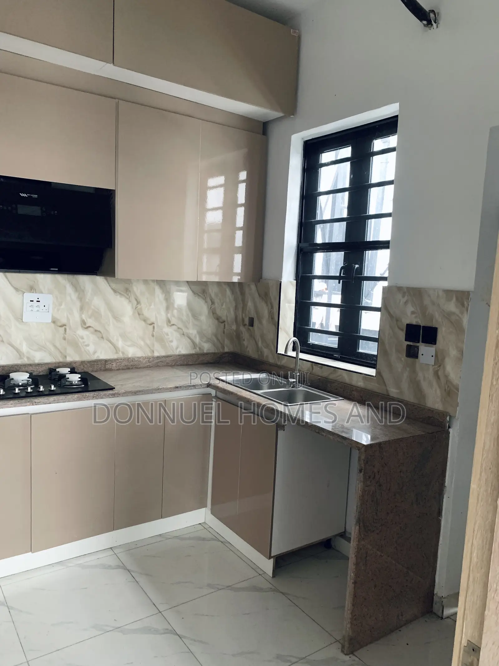 4bdrm Townhouse/Terrace in Ikota for sale in Ikota