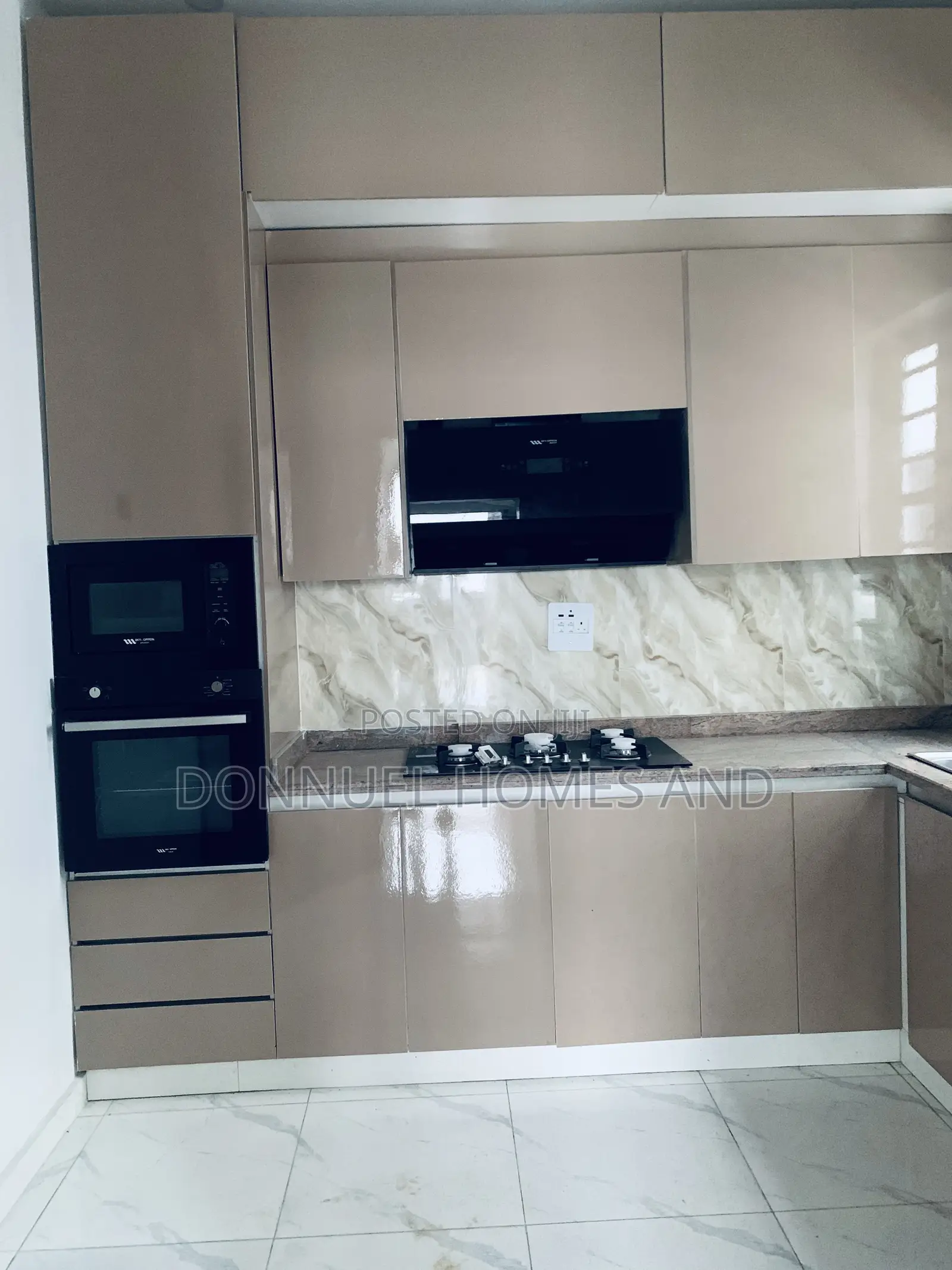 4bdrm Townhouse/Terrace in Ikota for sale in Ikota