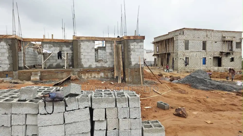 (250sqm Land for 3 Bedroom Terrace Duplex Karsana Abuja in Karsana