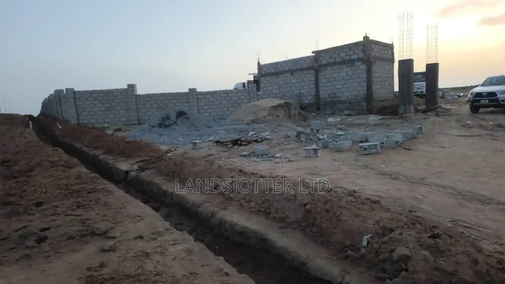 350sqm Land for 4bedrooms Semi-Detached Duplex APO BURUM in Apo District