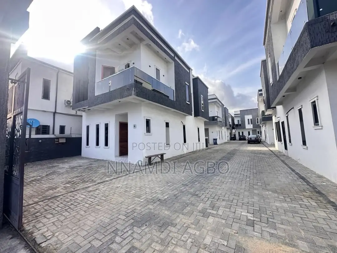 4bdrm Duplex in Lafiaji for rent in Lafiaji
