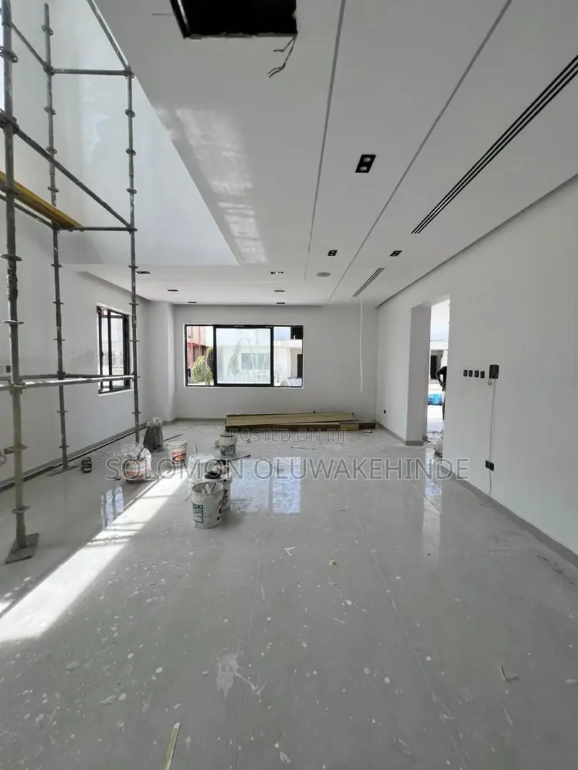 5bdrm Duplex in Lekki Phase 1 for sale in Lekki Phase 1
