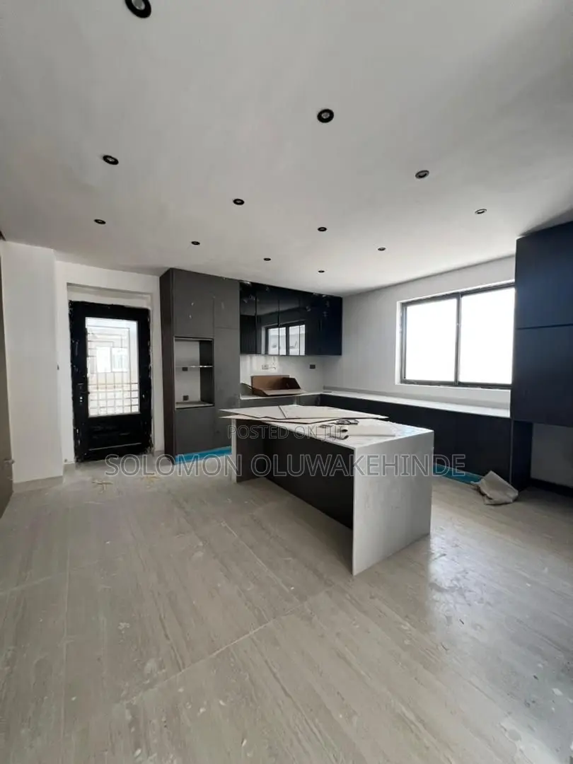 5bdrm Duplex in Lekki Phase 1 for sale in Lekki Phase 1