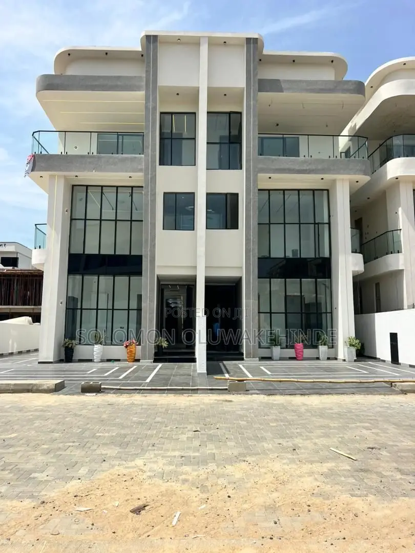 5bdrm Duplex in Lekki Phase 1 for sale in Lekki Phase 1