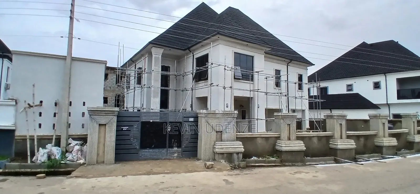 5bdrm Duplex in Faplins Estate, Dakwo District for sale in Dakwo District