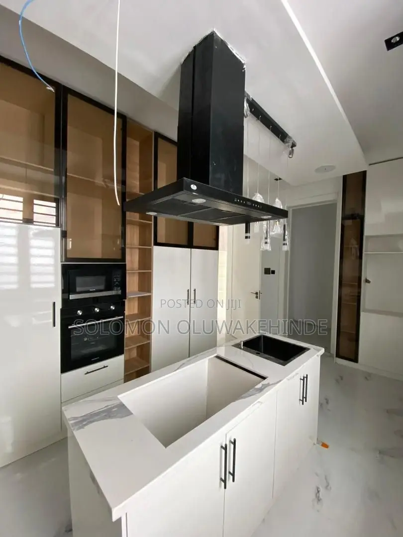 5bdrm Duplex in Lekki Phase 1 for sale in Lekki Phase 1