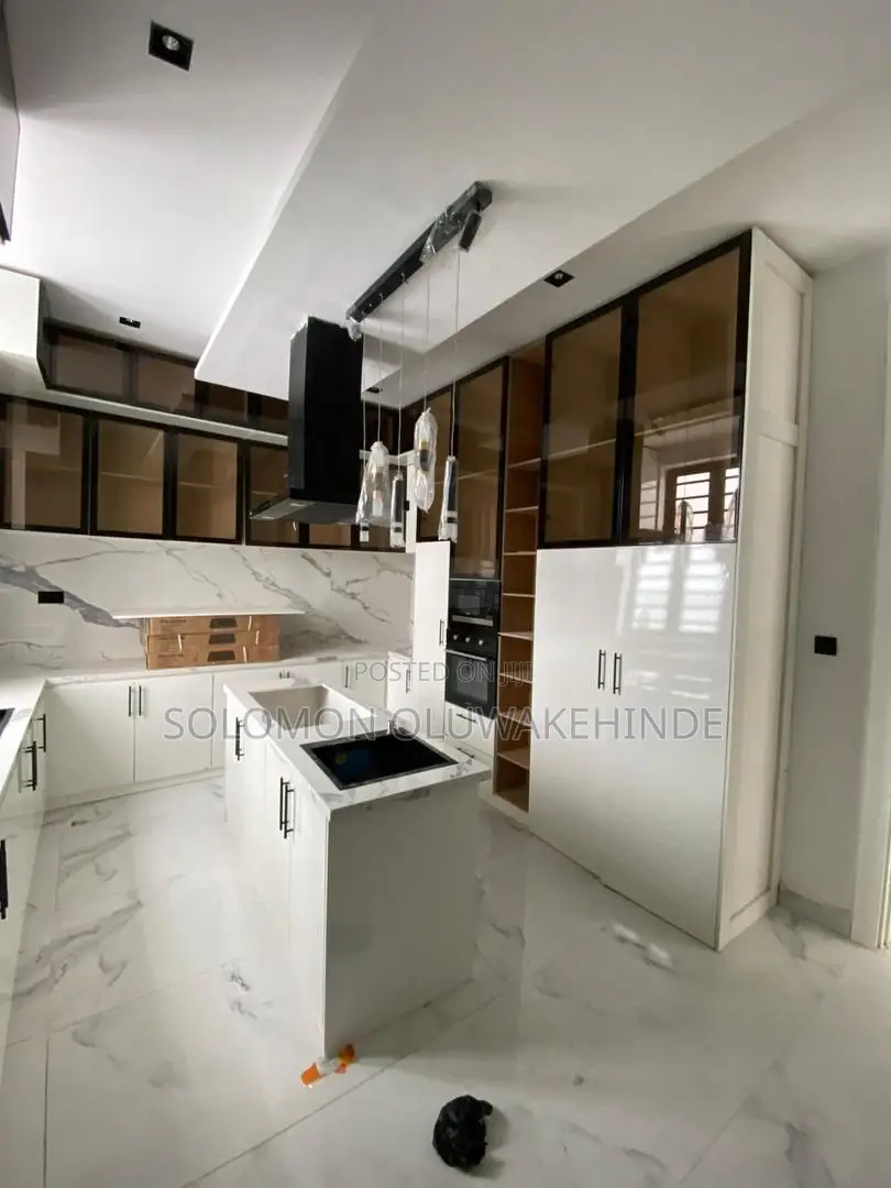 5bdrm Duplex in Lekki Phase 1 for sale in Lekki Phase 1