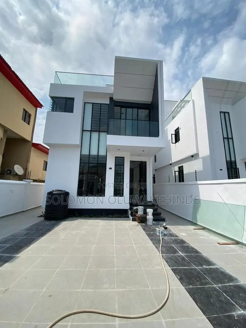 5bdrm Duplex in Lekki Phase 1 for sale in Lekki Phase 1