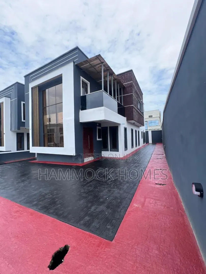 4bdrm Duplex in Adeoyo for sale in Adeoyo