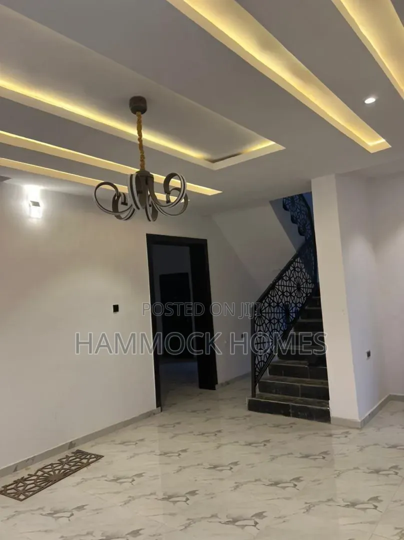 4bdrm Duplex in Adeoyo for sale in Adeoyo