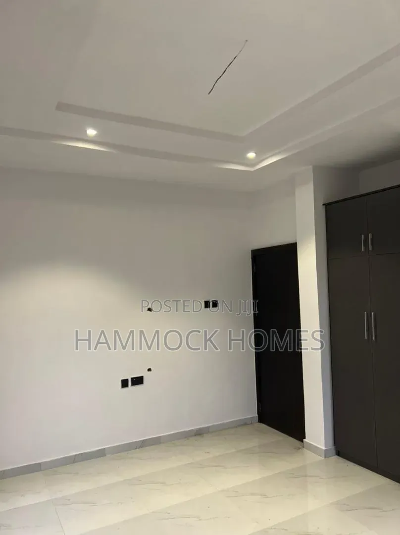 4bdrm Duplex in Adeoyo for sale in Adeoyo