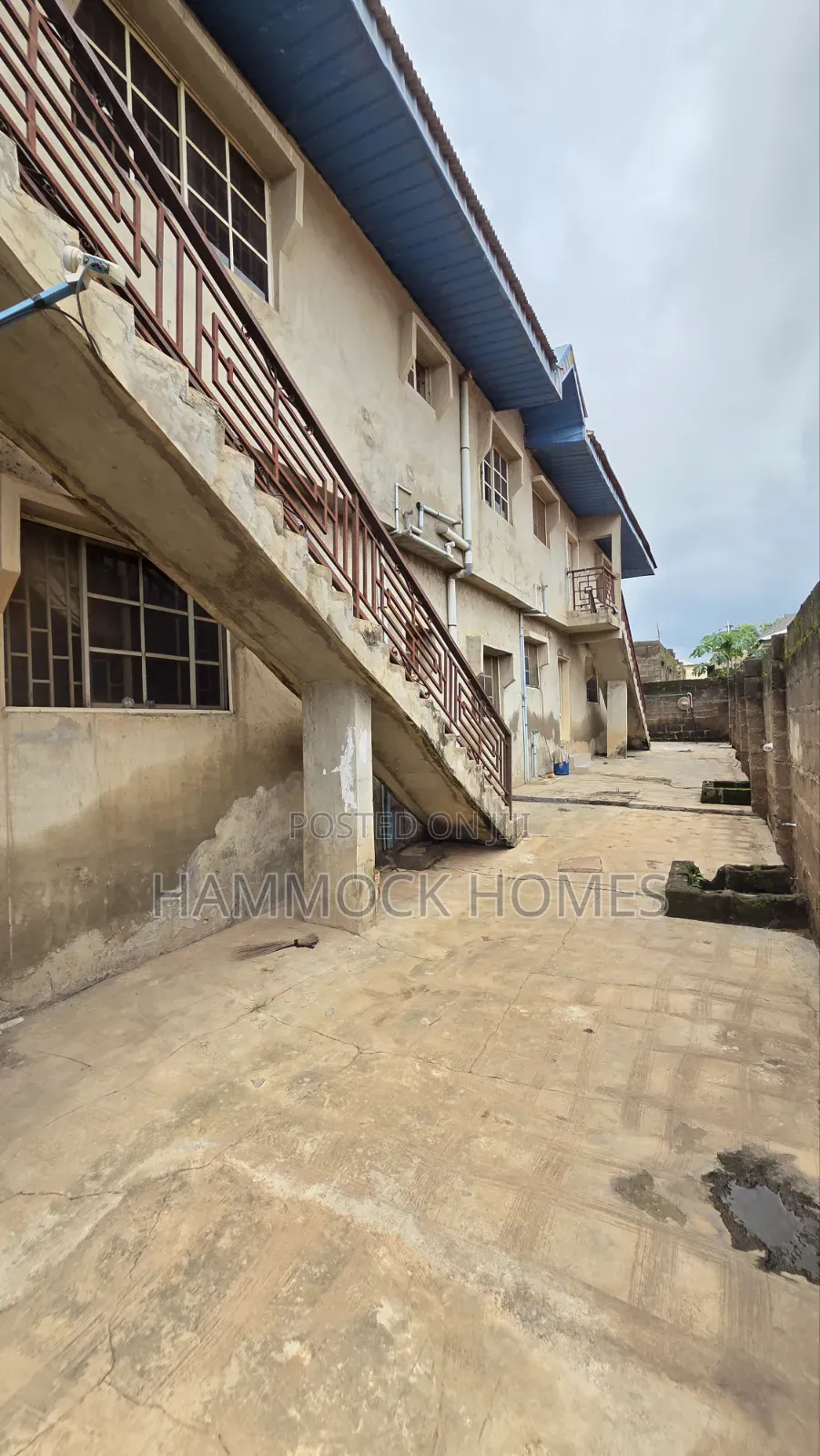 10bdrm Block of Flats in Tella Estate, Akobo for sale in Akobo