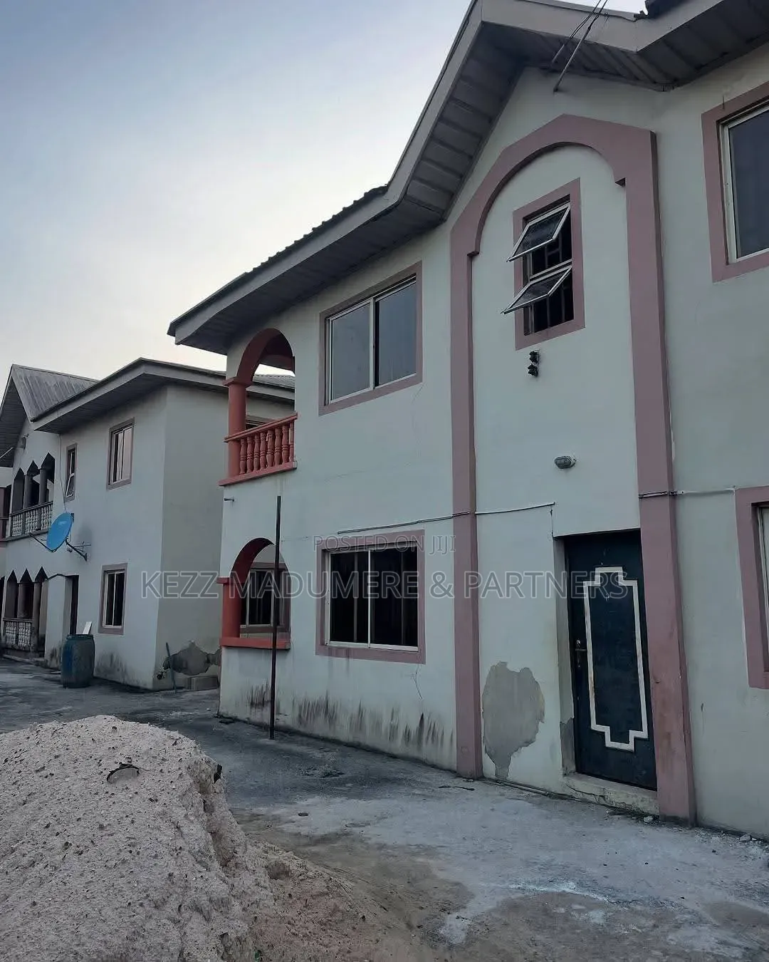8bdrm Block of Flats in Gated Neighbourhood, New Layout for sale in New Layout