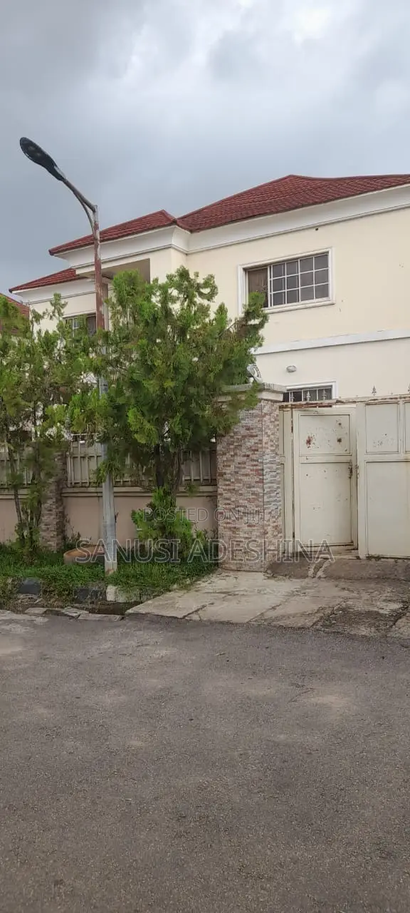 8bdrm Duplex in Maitama Main,Fct for sale in Maitama