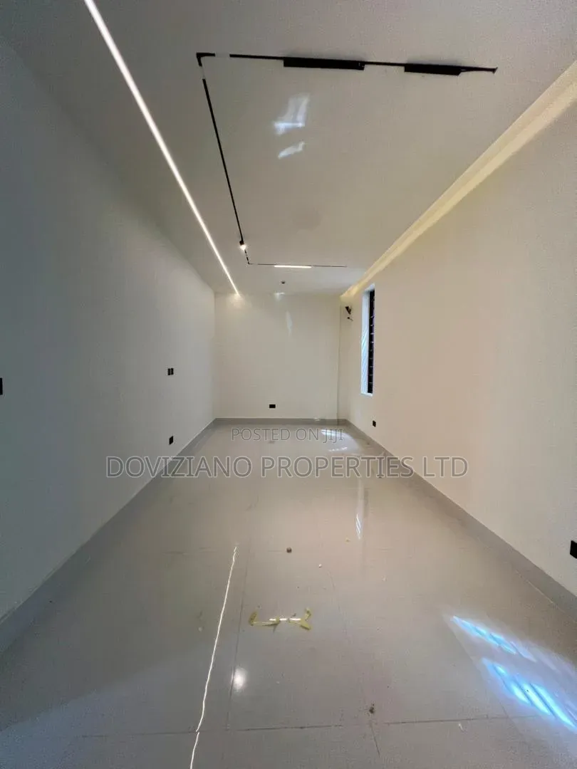 5bdrm Duplex in Lekki Phase 1 for sale in Lekki Phase 1