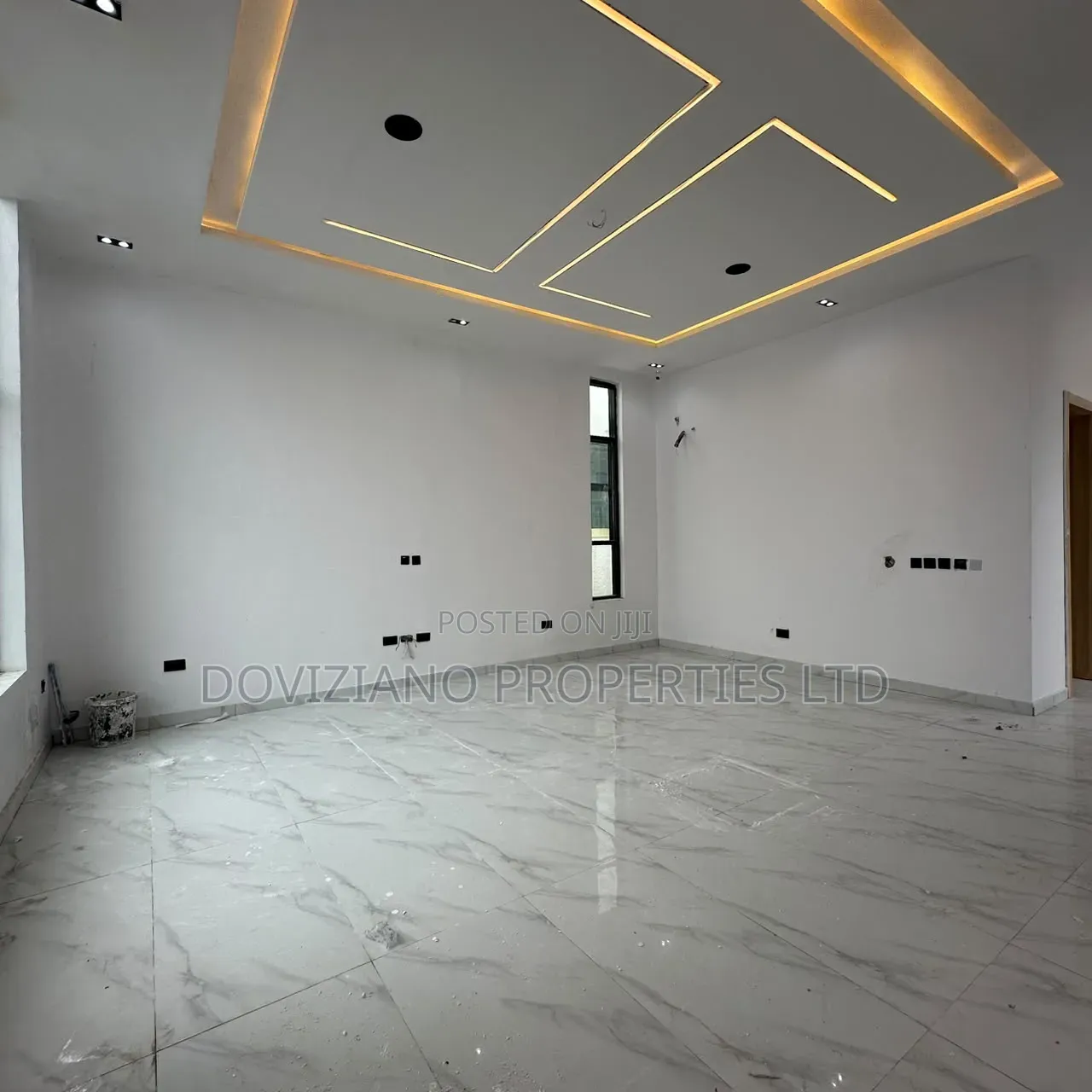 5bdrm Duplex in Chevron for sale in Chevron