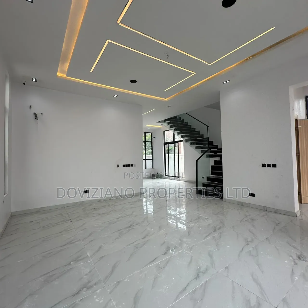 5bdrm Duplex in Chevron for sale in Chevron