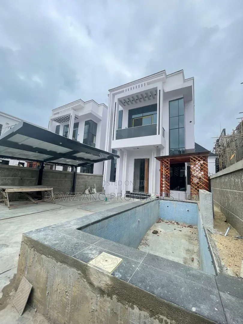5bdrm Duplex in Ikota for sale in Ikota