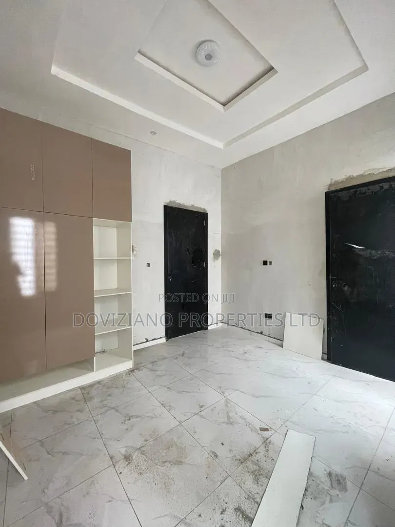 5bdrm Duplex in Ikota for sale in Ikota