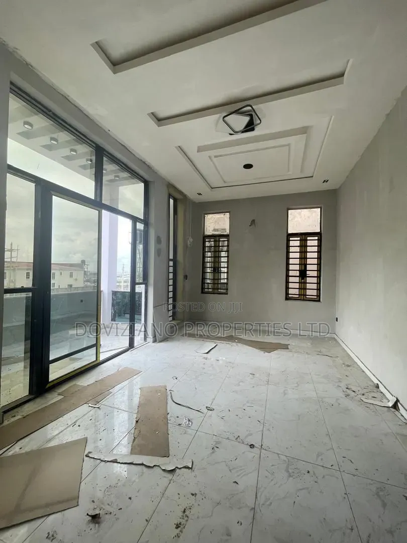 5bdrm Duplex in Ikota for sale in Ikota