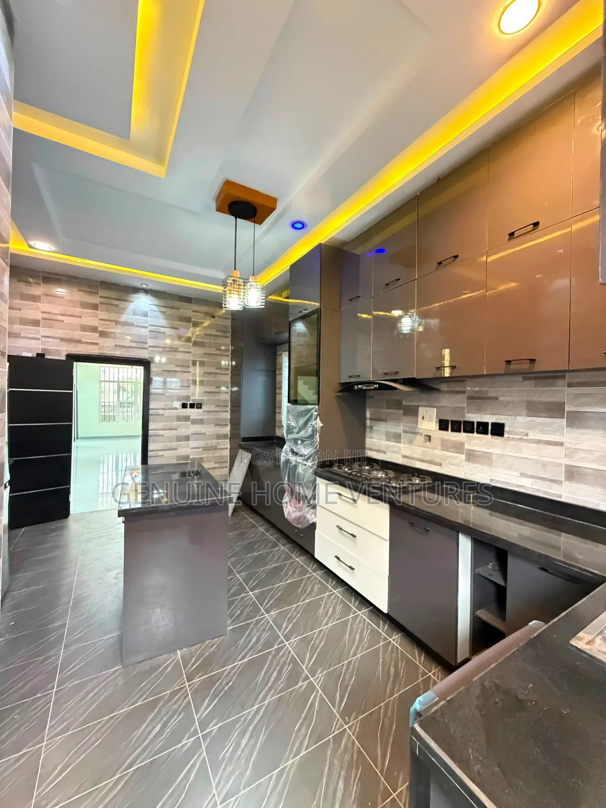 5bdrm Duplex in Osapa London for sale in Osapa london