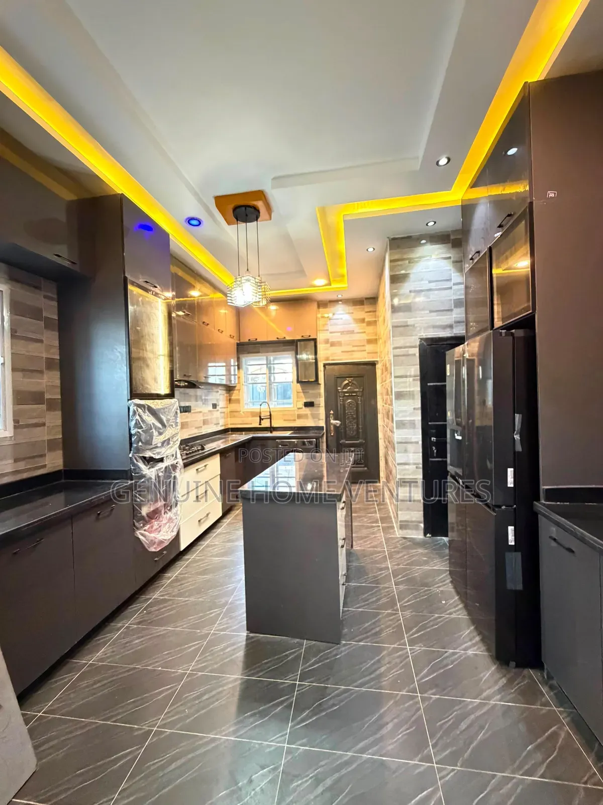 5bdrm Duplex in Osapa London for sale in Osapa london