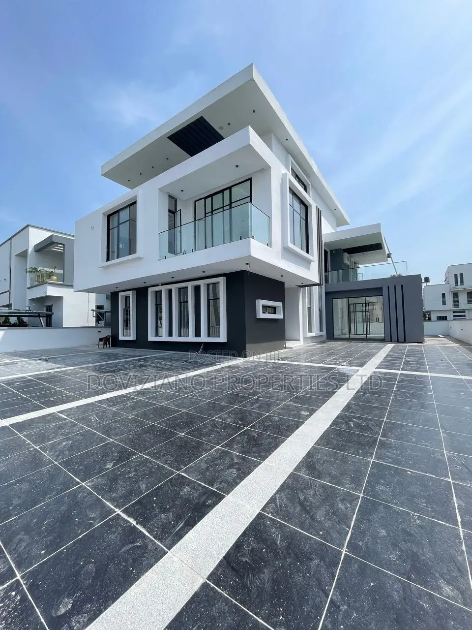 5bdrm Duplex in Ikota for sale in Ikota