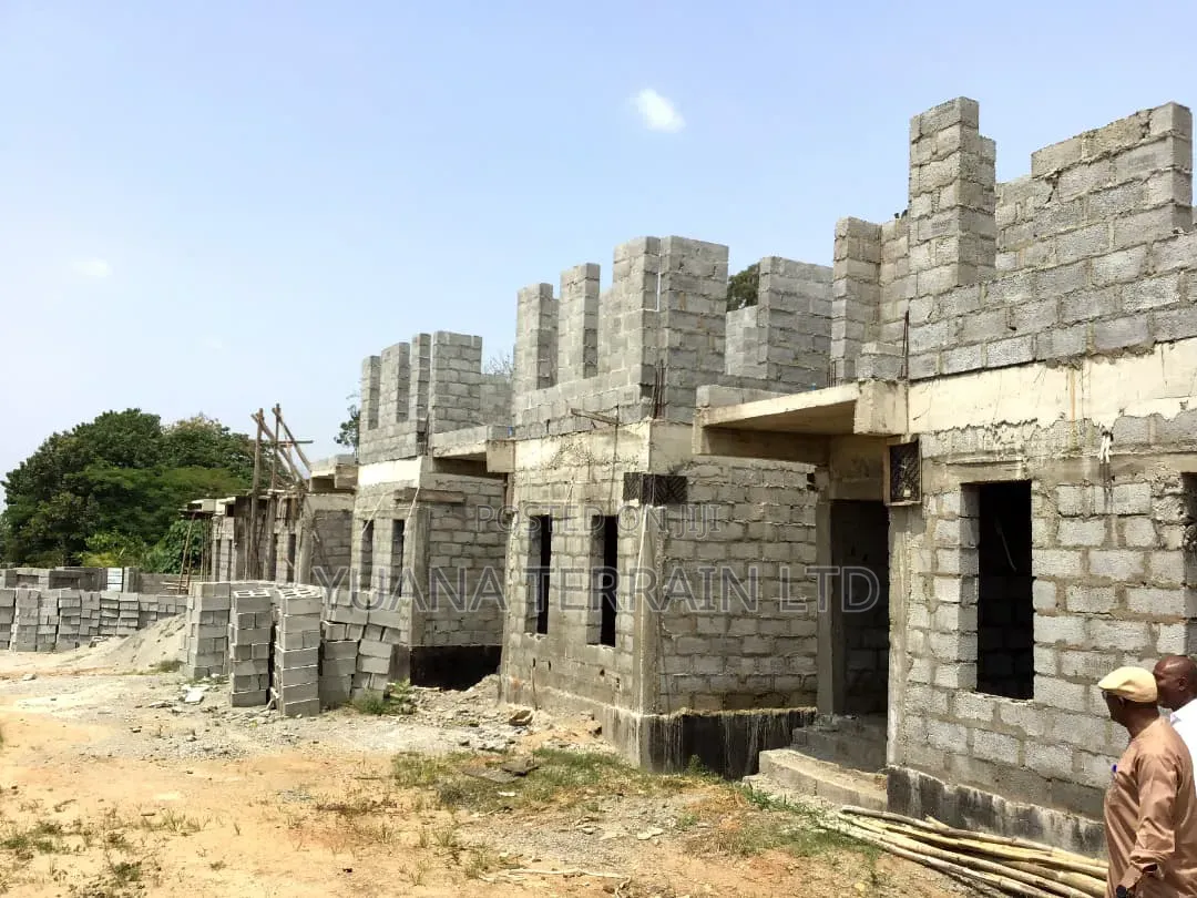 4bdrm Duplex in Mam's Estate, Mbora for Sale in Mbora