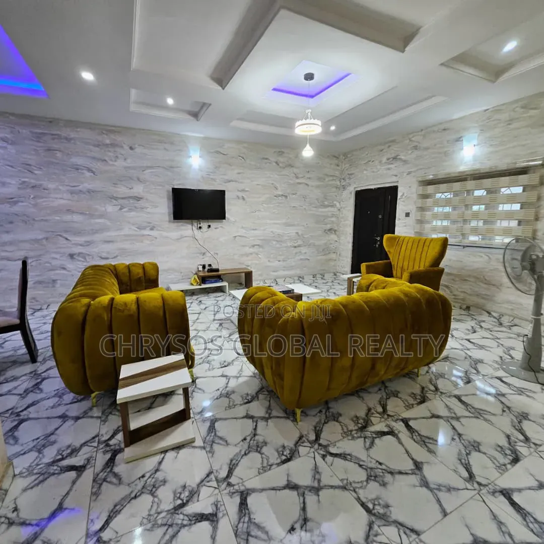 Furnished 3bdrm Block of Flats in Kolapo Ishola Gra for rent in Akobo