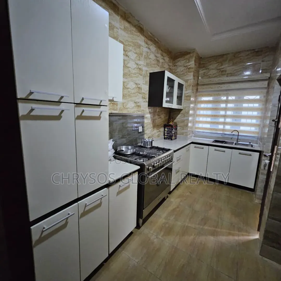 Furnished 3bdrm Block of Flats in Kolapo Ishola Gra for rent in Akobo