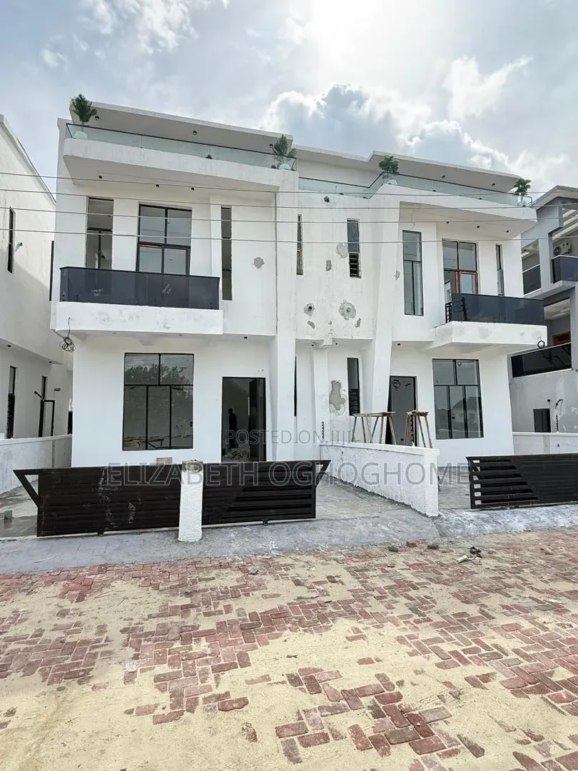 4bdrm Duplex in Sangotedo for sale in Sangotedo