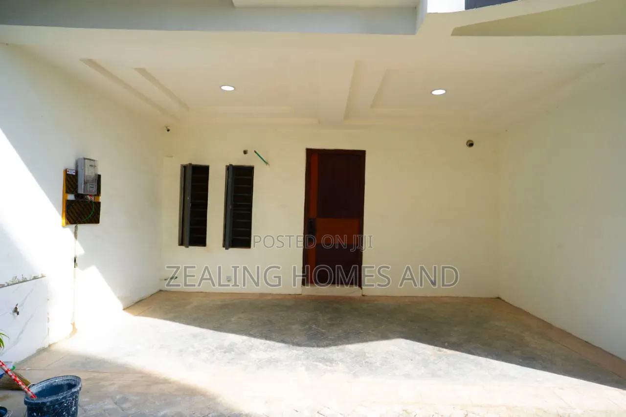 Furnished 4bdrm Duplex in Pantheon Bridge, Lafiaji for rent in Lafiaji