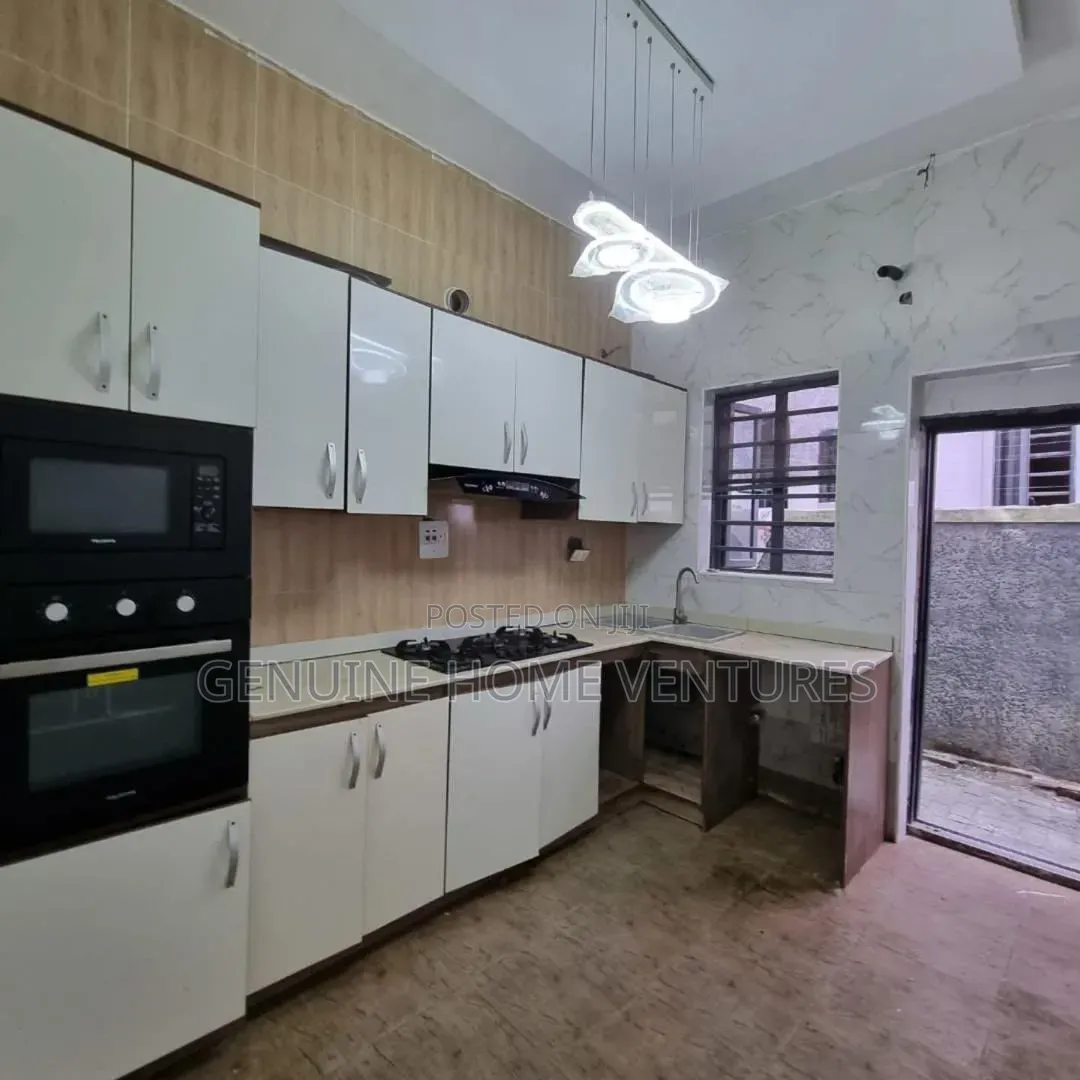 4bdrm Duplex in Ikota for sale in Ikota