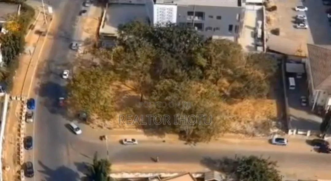 2400sqm, Commercial, Fcda C of O, Tarred Road. in Maitama