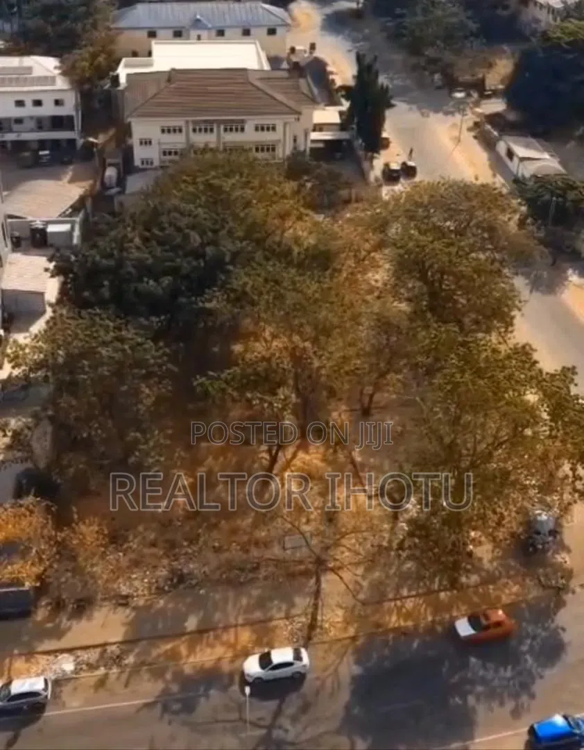 2400sqm, Commercial, Fcda C of O, Tarred Road. in Maitama