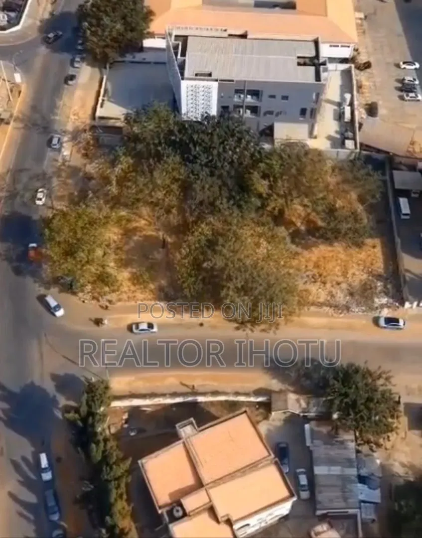 2400sqm, Commercial, Fcda C of O, Tarred Road. in Maitama