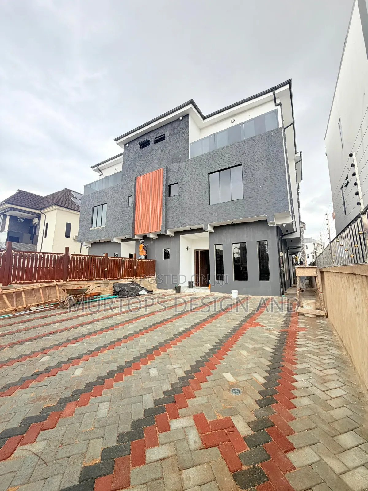 4bdrm Duplex in Medina for sale in Medina