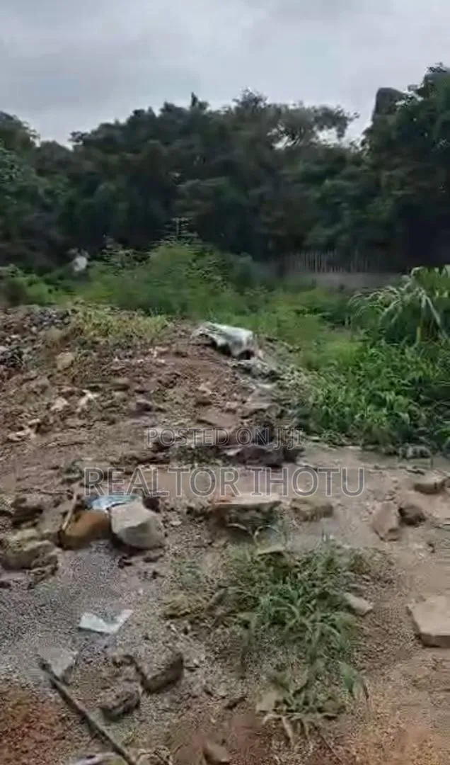 1000sqm, Residential, Fcda C of O and Tarred Road. in Asokoro