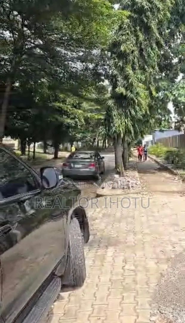 1000sqm, Residential, Fcda C of O and Tarred Road. in Asokoro