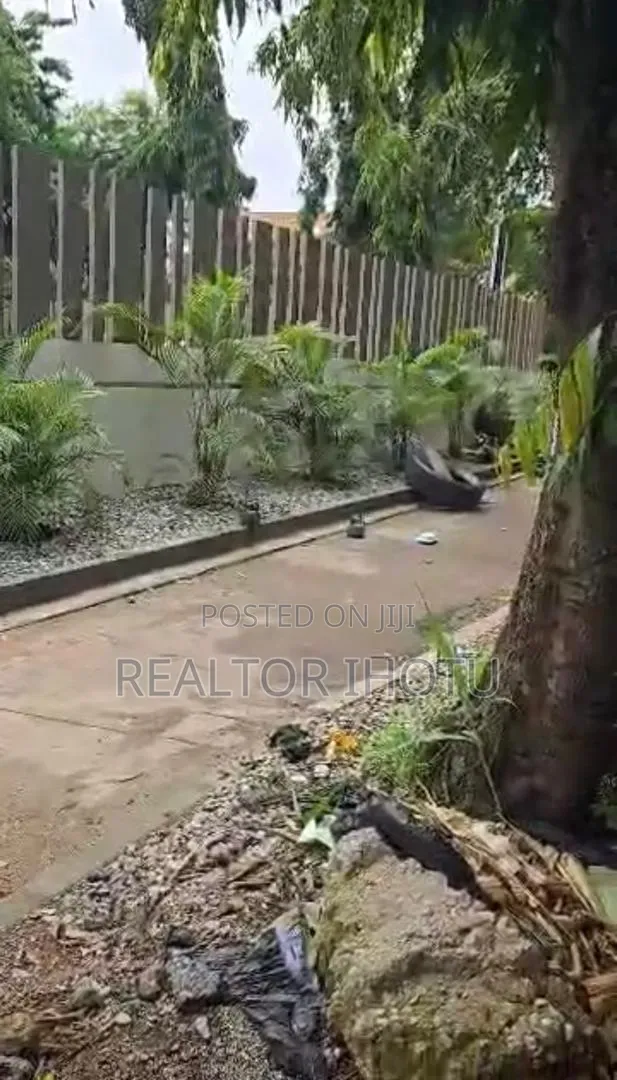 1000sqm, Residential, Fcda C of O and Tarred Road. in Asokoro