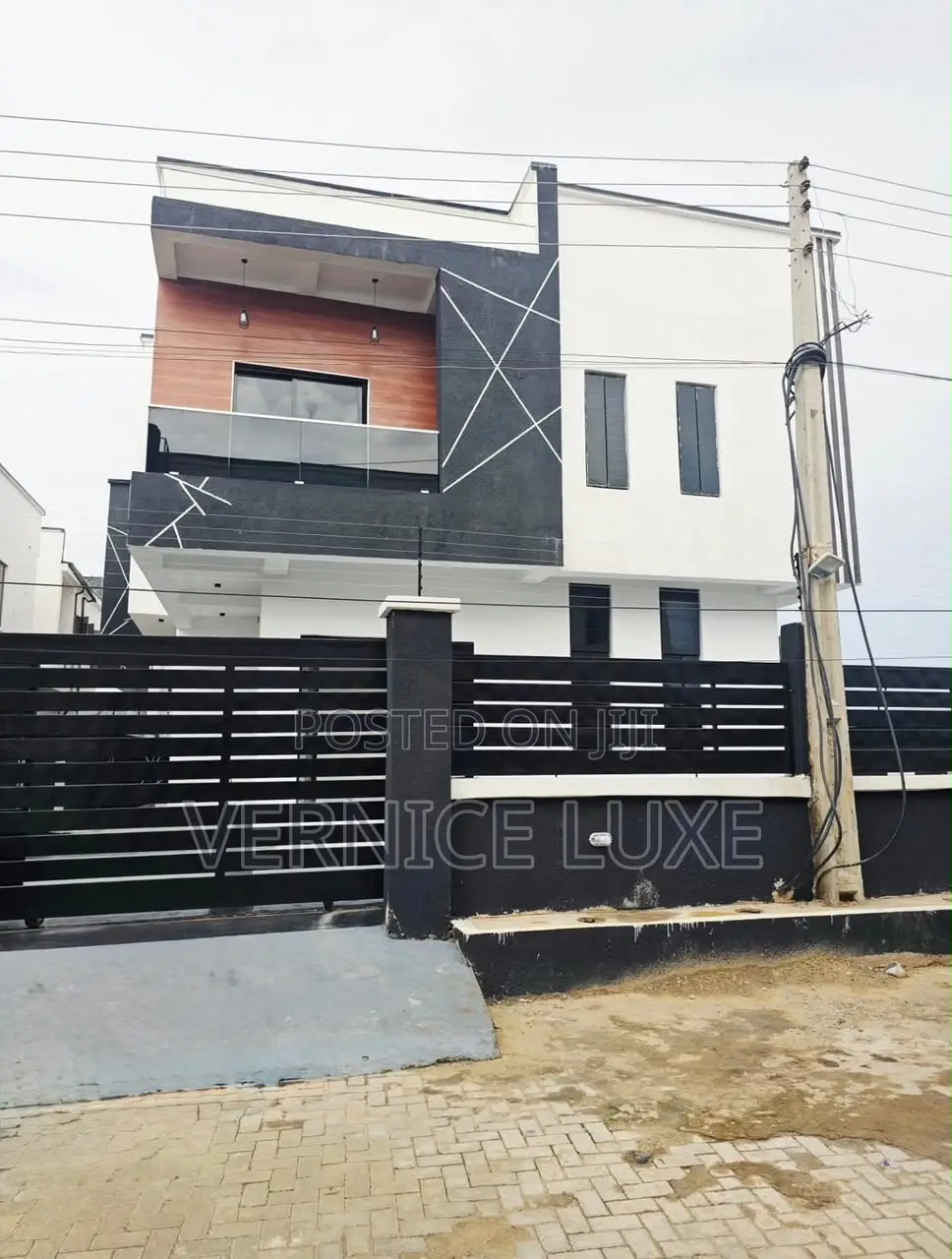 5bdrm Duplex in Dpk, Lafiaji for sale in Lafiaji